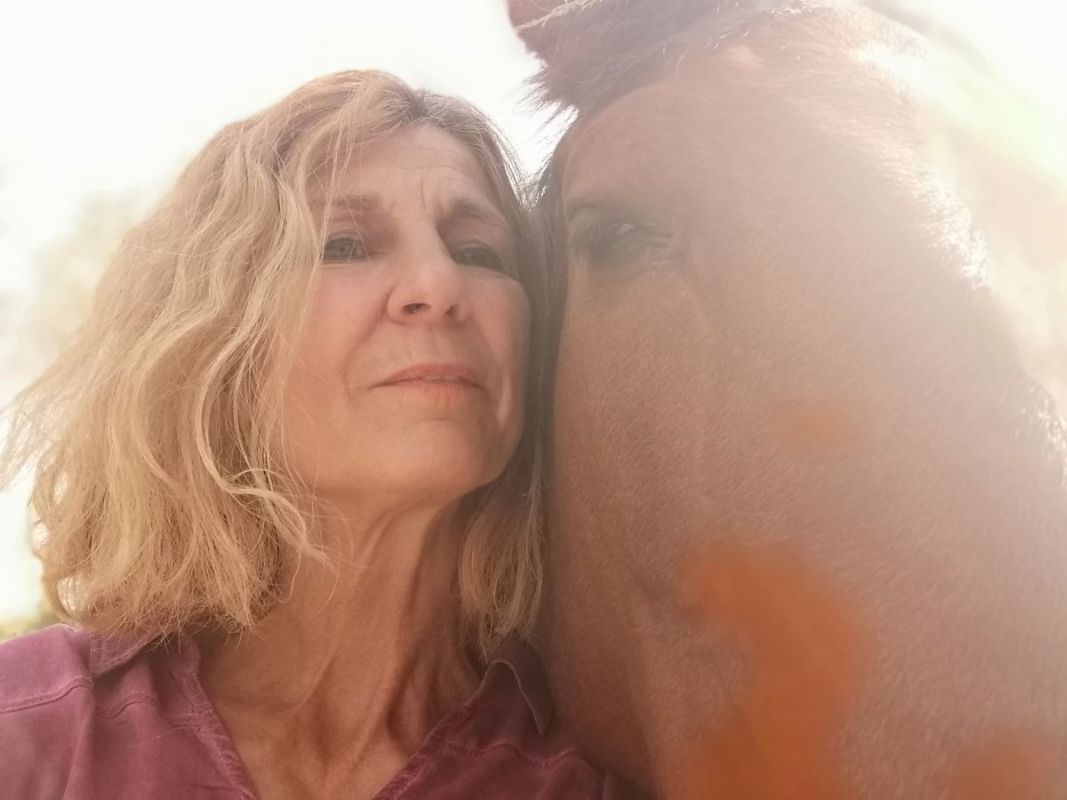 AD(H)S/LRS die rhythmischen Bewegungen durch das Pferd steigern den Musketonus und regen die Aktivierung verschiedener Gehirnareale an, so dass neue neuronale Verknüpfungen entstehen und Aufmerksamkeit und Konzentration sich verbessern!